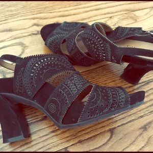Earthies cut out black suede sandals 7M